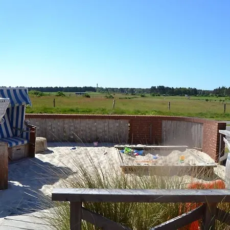 Dom wakacyjny In With Swimming Pool